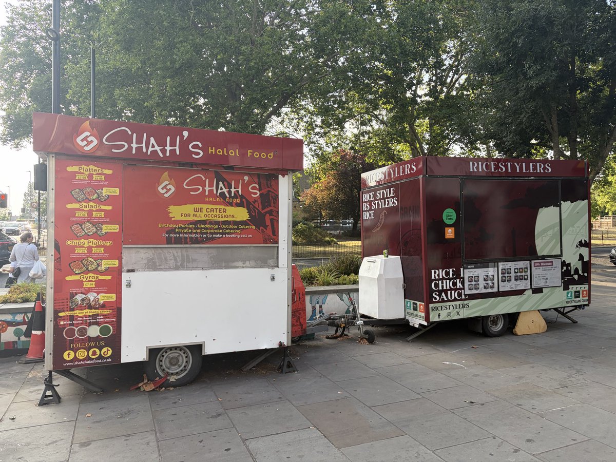 walkingwithfinn's tweet photo. #greenford Broadway is still used as a dumping ground for so many retailers….
@EalingCouncil @CllrAKelly @_petermason 
There are more culprits so please can we work together to clean the Broadway up!?
#iceland
#shahs
#ricestylers https://t.co/VK7UusEjsr