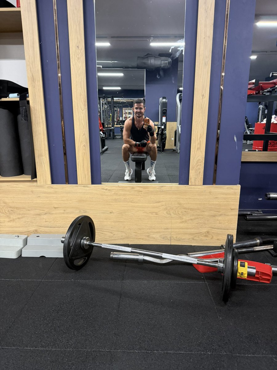 Taner3848's tweet photo. Gym time https://t.co/axi7xCcJuE