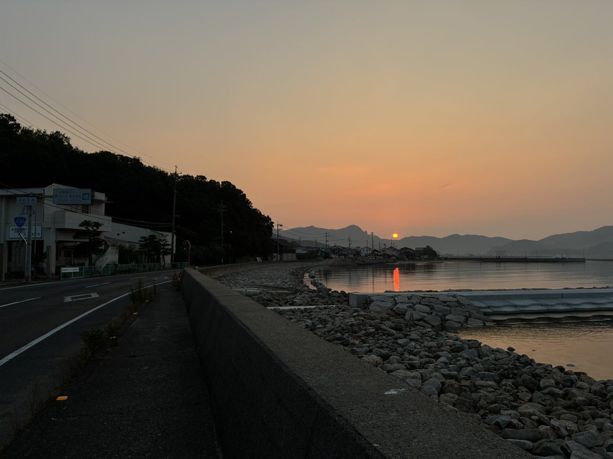 Lab_Nagai's tweet photo. 小豆島の夜明け。 https://t.co/kKxcLcK3hK