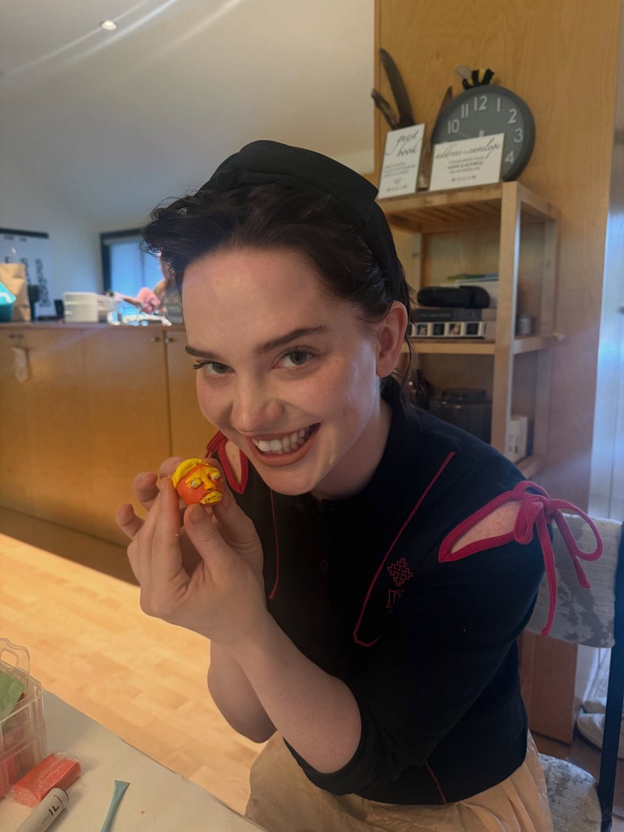 ArchiveSoapy's tweet photo. New photo of Sophie Thatcher, photographed by Sophie Nélisse. https://t.co/1xohb0W9sV