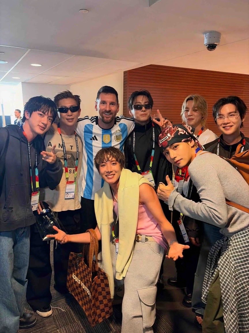 jkbunny7_'s tweet photo. La foto que se sacaron / la que yo quería https://t.co/usxq5wmsdW