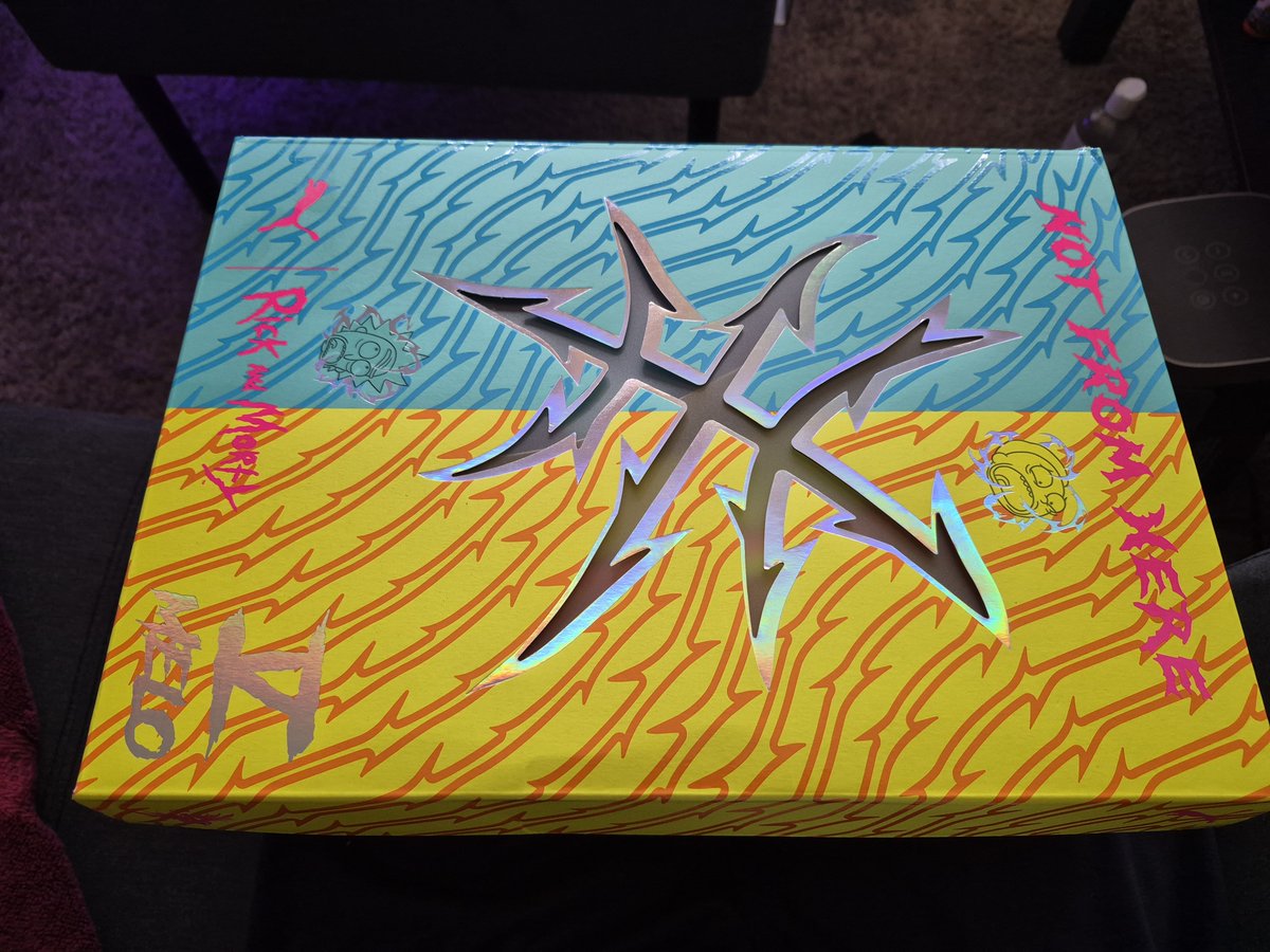 87Redd's tweet photo. @PUMA 
#Melo
#RicknMorty
#NotFromHere
These details in person so 🔥🔥🔥🔥 😮‍💨... 😁🛸💯 https://t.co/E9JdfigFSG