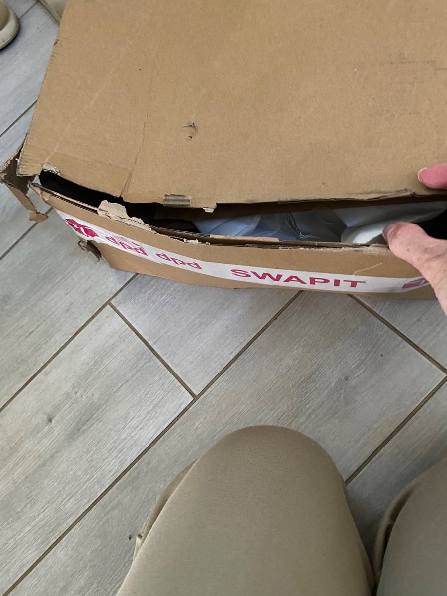SaraLane112's tweet photo. @Coach, are you happy for your beautiful bags to arrive boxed (barely) like this? Suggest you speak to @DpdCourier_ if not. This is how my daughter’s 18th birthday present arrived https://t.co/bjJVIea08i
