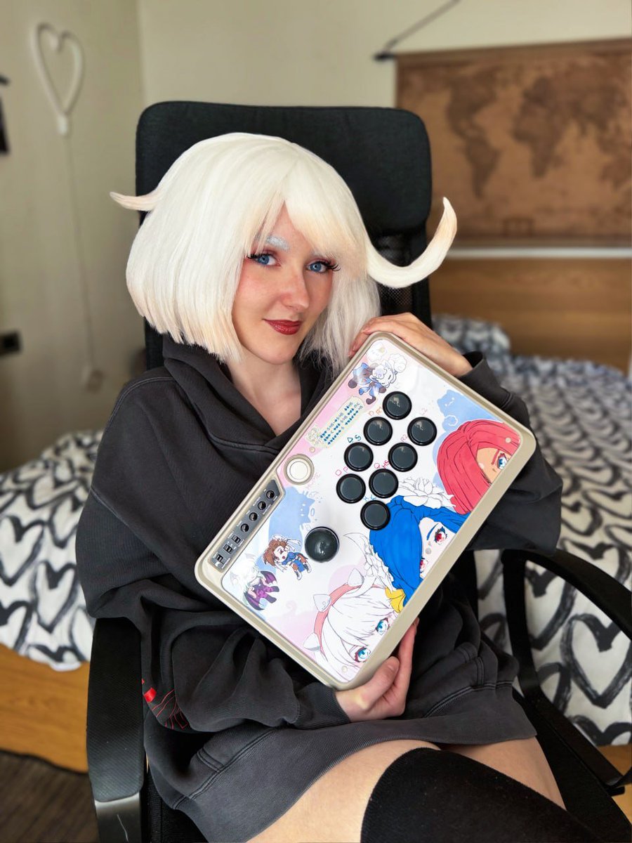 __tinachan__'s tweet photo. My stick is here! 🥰
I want to thank my bf @Arma_d1o for this amazing gift and for designing my custom panel with my favorite characters! 💖 https://t.co/HQAFVz6bE1