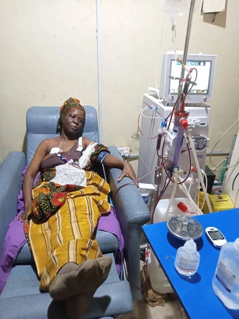 MobilePunch's tweet photo. 𝗙𝗮𝗺𝗶𝗹𝘆 𝘀𝗲𝗲𝗸𝘀 𝗡45.1𝗺 𝗳𝗼𝗿 𝗺𝗼𝘁𝗵𝗲𝗿'𝘀 𝗹𝗶𝗳𝗲-𝘀𝗮𝘃𝗶𝗻𝗴 𝗸𝗶𝗱𝗻𝗲𝘆 𝘁𝗿𝗮𝗻𝘀𝗽𝗹𝗮𝗻𝘁

𝗥𝗲𝗮𝗱 𝗠𝗼𝗿𝗲: https://t.co/6hJIWPpKlt https://t.co/kh7bYzXAv4