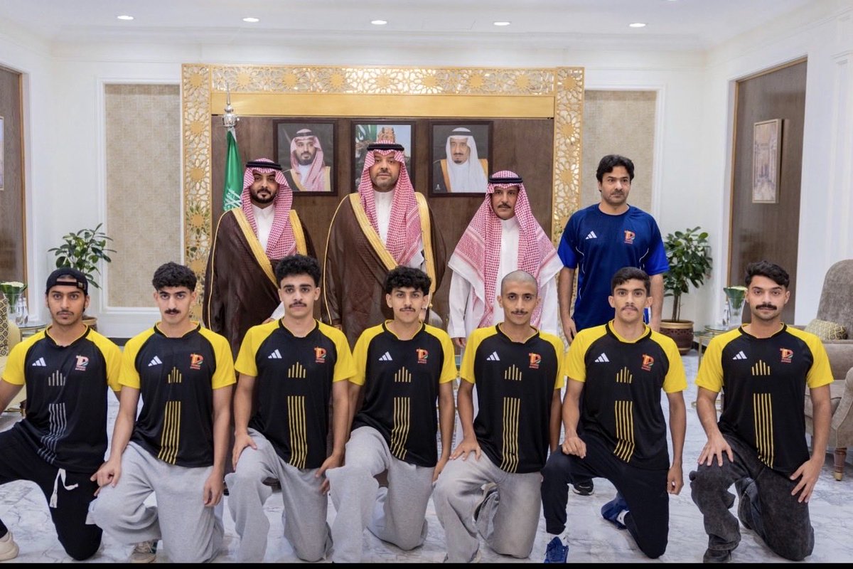 hambf04's tweet photo. سمو #أمير_منطقة_الحدود_الشمالية يهنئ نادي التضامن بالصعود إلى دوري جوي للنخبة تحت 21 عامًا.
#رفحاء_التضامن https://t.co/hrShfrrEZM