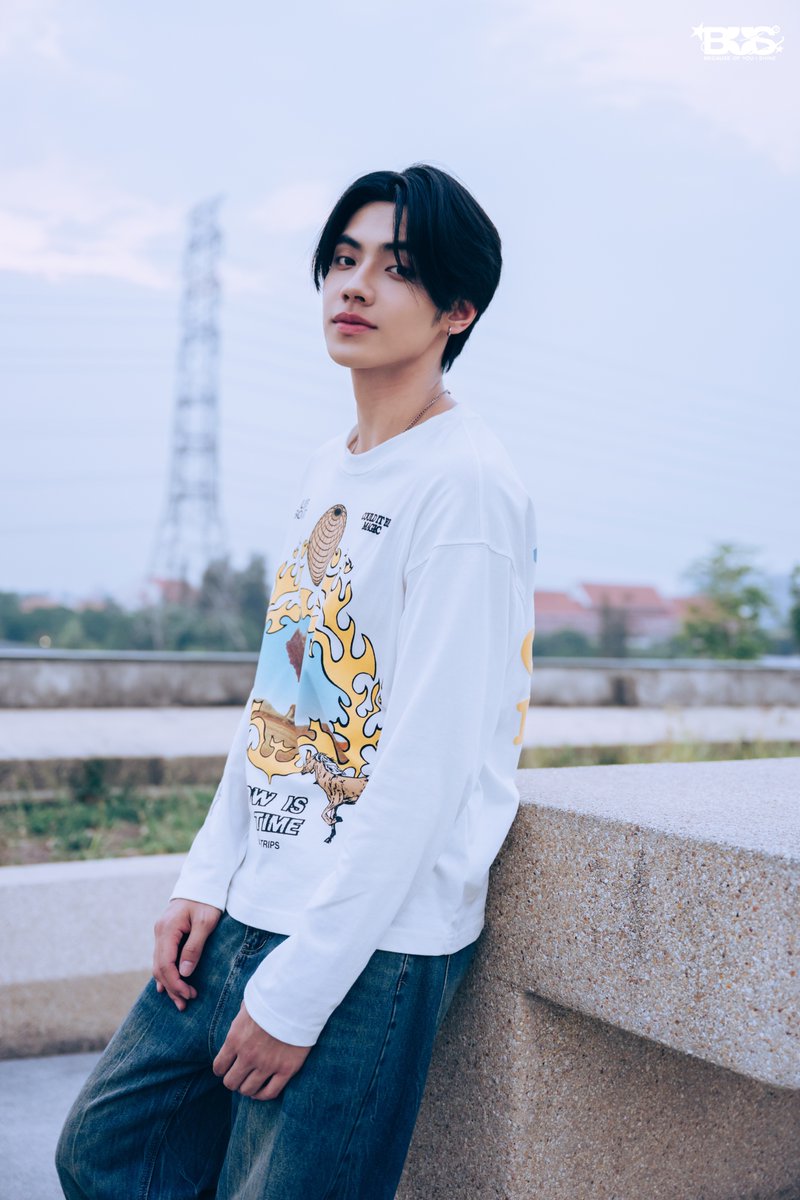 BUS_SONRAY's tweet photo. LOSER SHOT ❤️‍🩹
#JUNGT &amp; #PEEMWASU 

BUS ‘รักมักยาก (Lover Loser)’
OFFICIAL MUSIC VIDEO
🔗: https://t.co/Q0kdGMKoIp

MUSIC ON ALL STREAMING
🔗: https://t.co/7HHDNdj2aE

#BUS_รักมักยาก_MV
#BUS_รักมักยาก
#BUSbecauseofyouishine
#SONRAYMUSIC https://t.co/vdHCkZTW9L