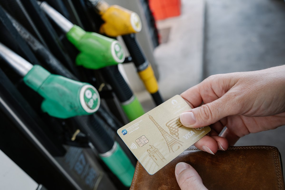 le_Parisien's tweet photo. Hausse du prix des carburants : mais où est passé le plafonnement de TotalEnergies ?
➡️ https://t.co/xAN3S1utVZ https://t.co/tz90VGRPVp