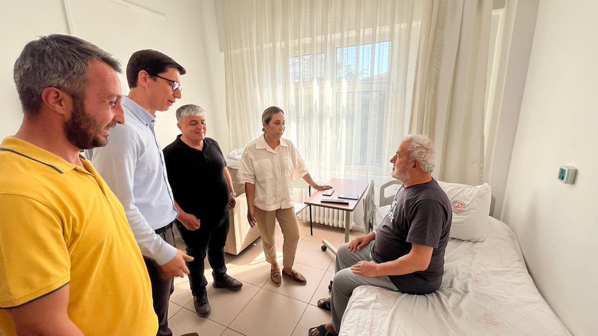halisgundogdu's tweet photo. 📍İlçe Devlet Hastanesi

Milletvekilimiz Sayın Tuba Vural Çokal (@tubavuralcokal ) ile birlikte İlçe Devlet Hastanemizi ziyaret ederek Başhekimimiz Op. Dr. İbrahim Başol, sağlık çalışanlarımız ve tedavi gören hastalarımızla bir araya geldik.

Hastalarımıza geçmiş olsun dileklerimizi iletirken, sağlık çalışanlarımıza da kolaylıklar diledik.

@alicetin_07