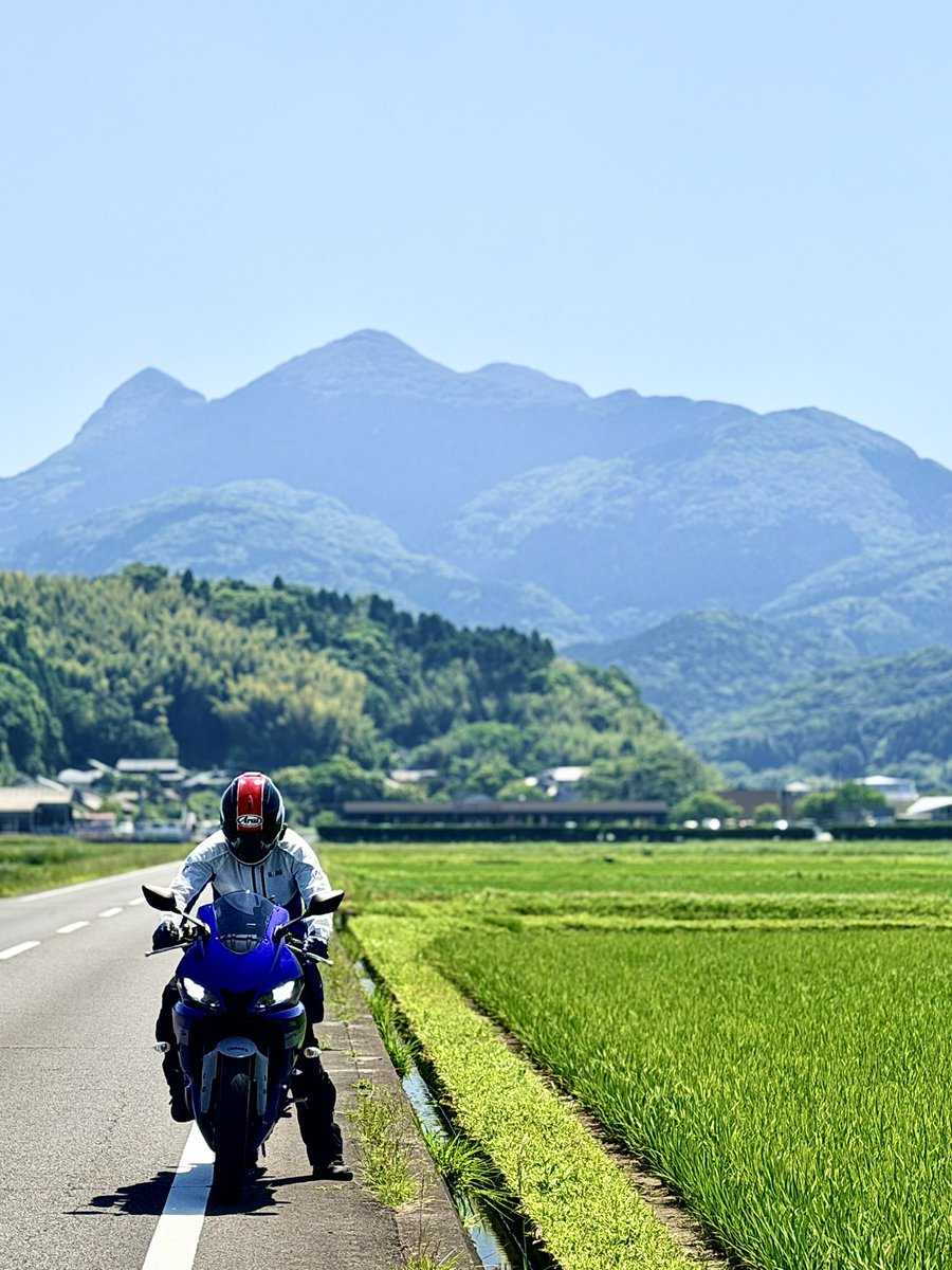 FuurinkazanKei's tweet photo. 女性が 横たわった姿に見えることから
「美人岳」と 言われます
… …

鹿児島県南さつま市
金峰山(きんぽうざん)

美しい 山の稜線と
田園風景のコントラストが 綺麗です
… …

艶っぽい異名だけに
余計に惹き付けられますね

そりゃあ 私も男ですから…
嫌いじゃあ ないです(笑 https://t.co/0Br8YxHjF2