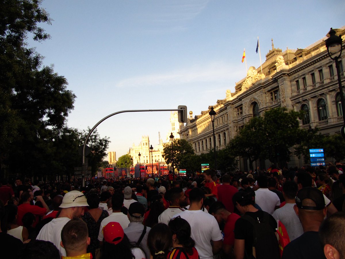 mothgo1h's tweet photo. WE R SO UP #MADRID https://t.co/gbwyH5mvBI