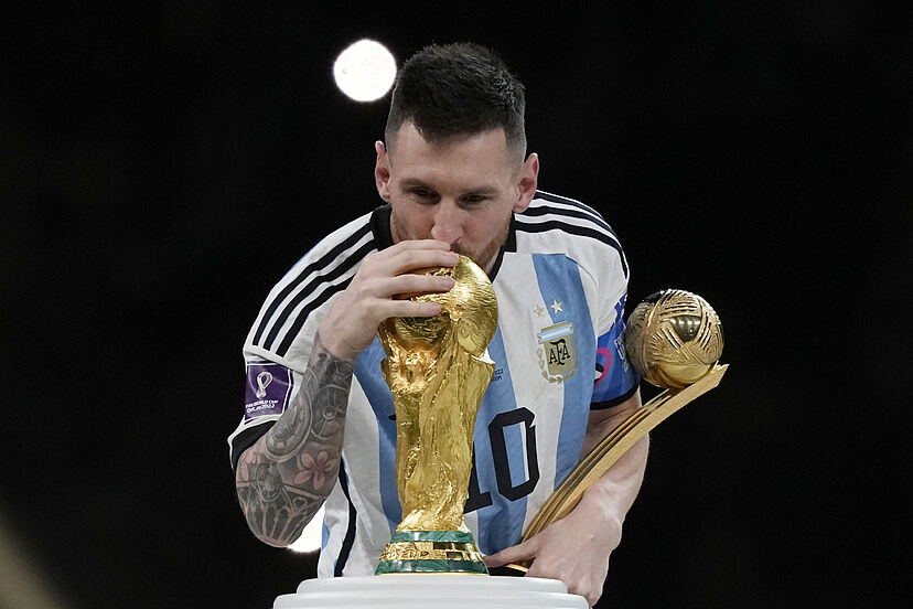 SerzR2's tweet photo. A un dia de la final necesitaba acomodar lo que sentia para poder escribirlo.

Solamente voy a decir gracias Lionel Andres Messi por siempre dar todo por este pais. Soy un privilegiado por haberte podido disfrutar de principio a fin https://t.co/OS2aWnv5DB