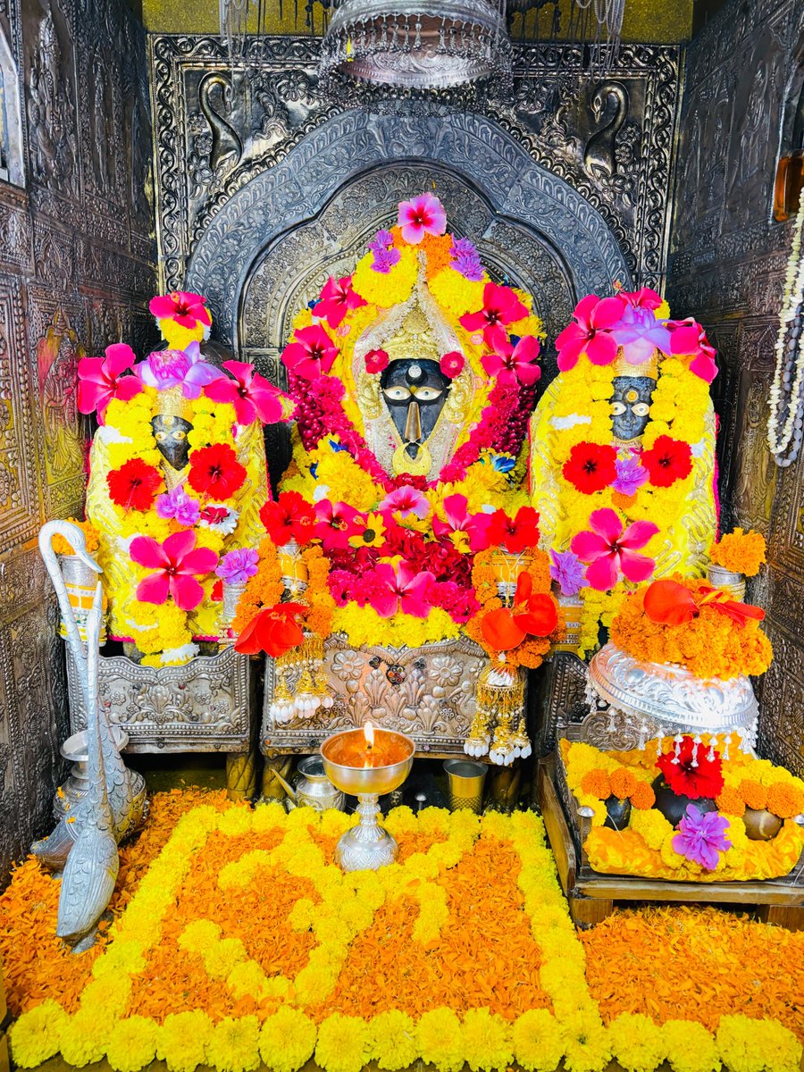 Surender_10K's tweet photo. मां बगलामुखी आज के प्रातःकाल दर्शन ✨💛 माँ आपकी सभी मनोकामनाएं पूर्ण करें 🚩

#Devbhoomi #jaimatadi #Matarani https://t.co/5qx37V5hdC