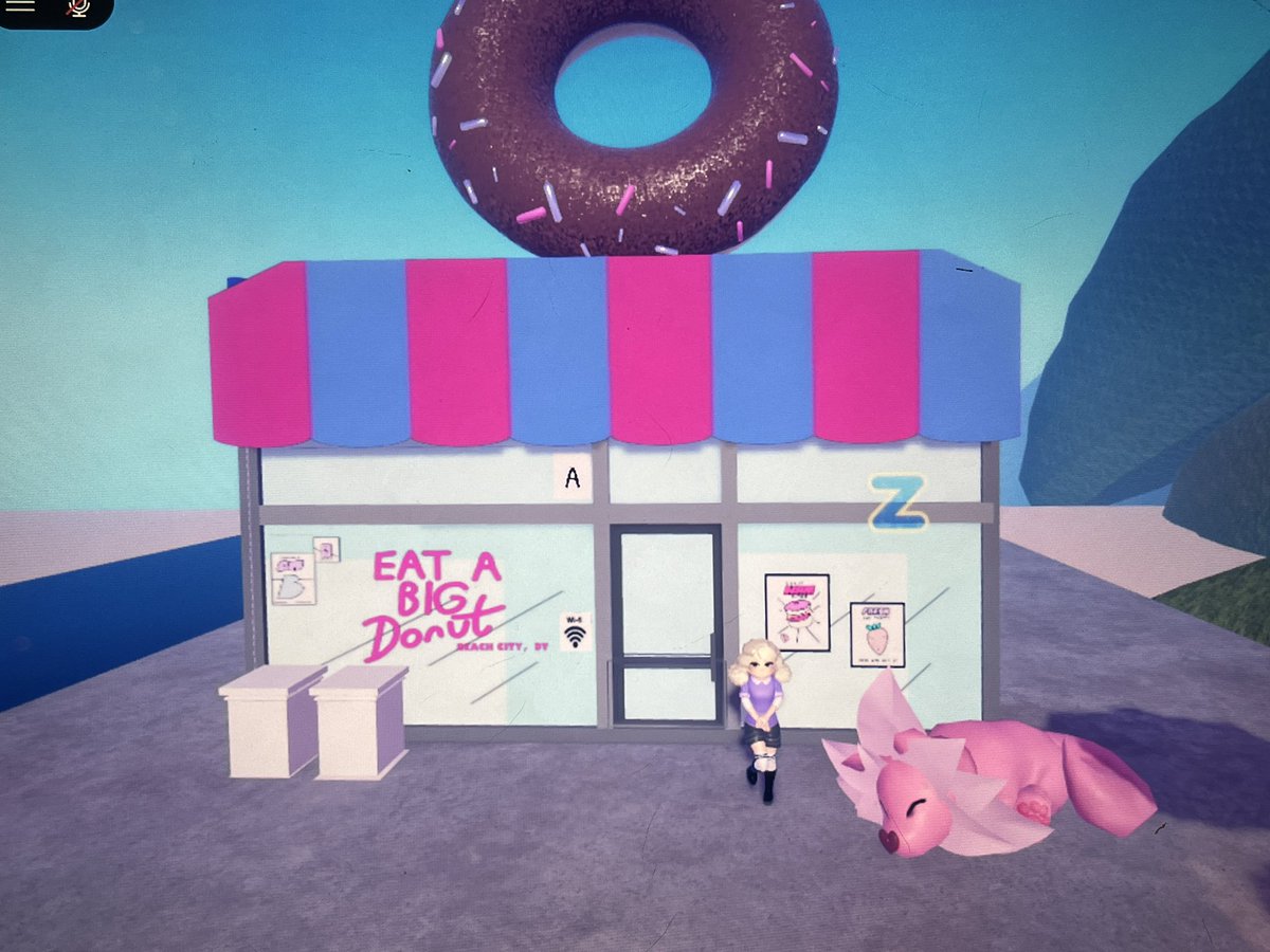 93_bloom's tweet photo. Omg i can not enter my realm🥹 I guess this is all I will get to do it has 717 items and I can’t enter cuz of lag https://t.co/DS5czXOGQ6