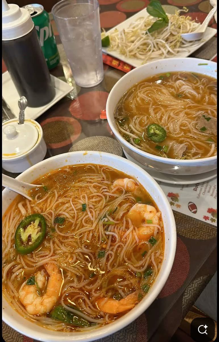 layxsnv's tweet photo. I NEEEED a good bowl of pho RIGHT NOW!!😩😍 https://t.co/inDQbUfWvQ