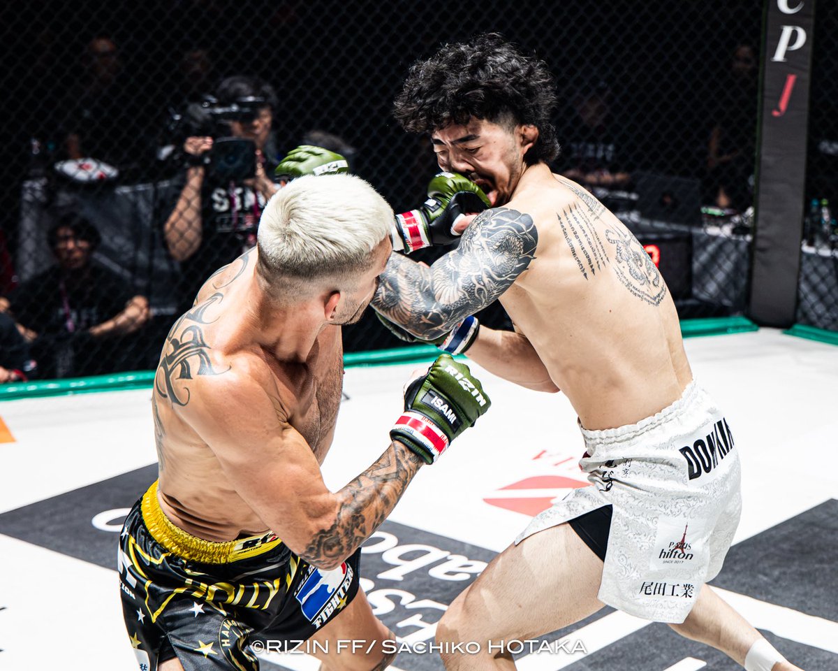 greco_free's tweet photo. 第８試合
WIN #ジョニー・ケース 🇺🇸
🆚
LOSE #天弥 🇯🇵
abc presents #RIZIN_LANDMARK15 in HIROSHIMA
2026年7月18日(土)
広島グリーンアリーナ
写真&amp;試合結果詳細はこちら➡️https://t.co/ltegj0ggA6

ジョニー・ケース @HollywoodCase🇺🇸TKO勝利 https://t.co/59Ceii3VNK