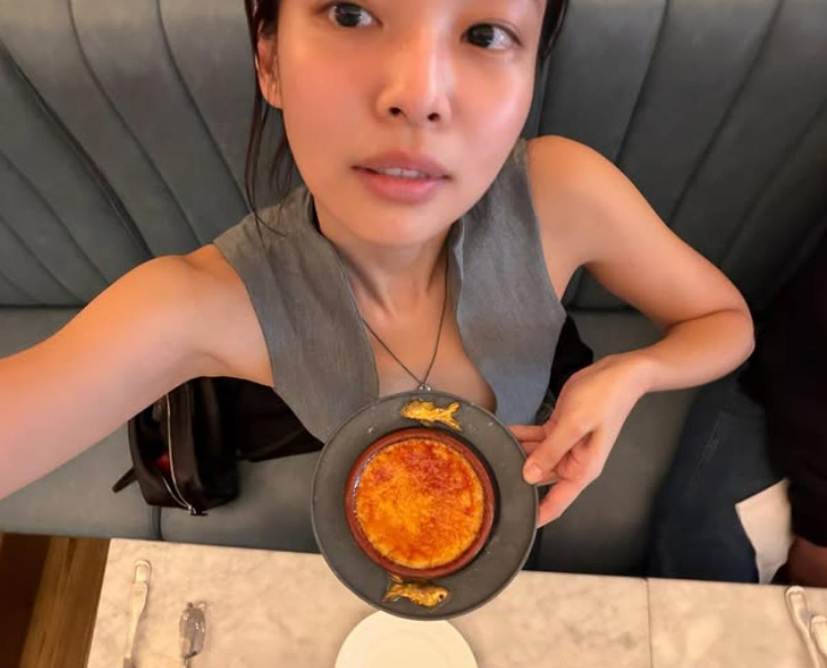1l1vay's tweet photo. 뭐라해야하지 
제니 생얼?엄청연한 화장 ,콩알같을때 
좀 닮음 
눈매도 그렇고 https://t.co/Kd50O7OAvT