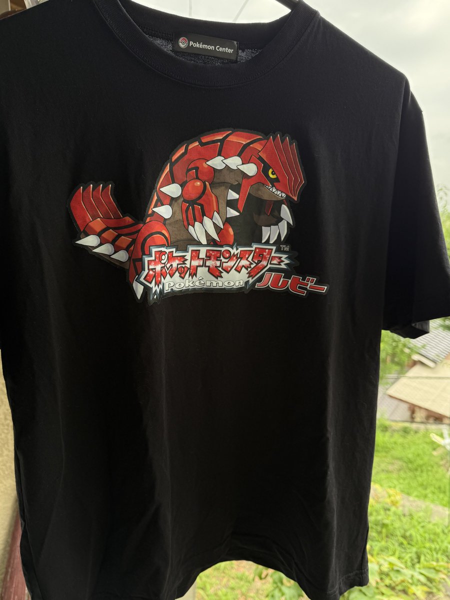 mooncoffeem's tweet photo. 実家の人間達が着ているTシャツ その1 https://t.co/Z5KD0atbZh