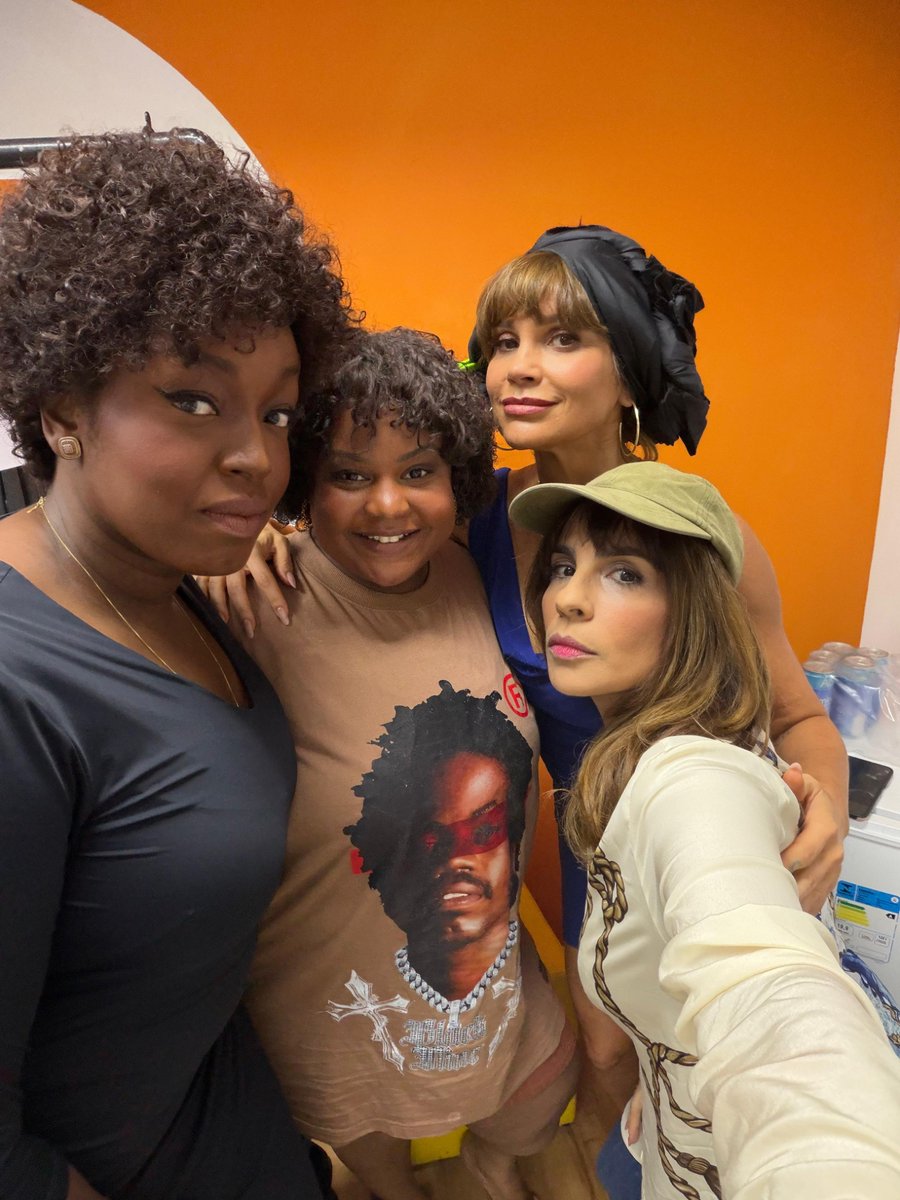 FlaviaAleReal's tweet photo. De quem será q o Arthur Brandão lavou as calcinhas ??? https://t.co/LATfKwyLga