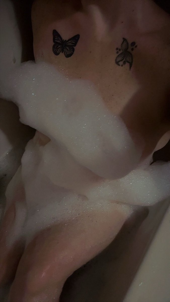 chaibaby26's tweet photo. Cum join my bubble bath 🫣 

nsfw twt https://t.co/2TnchZGDCV