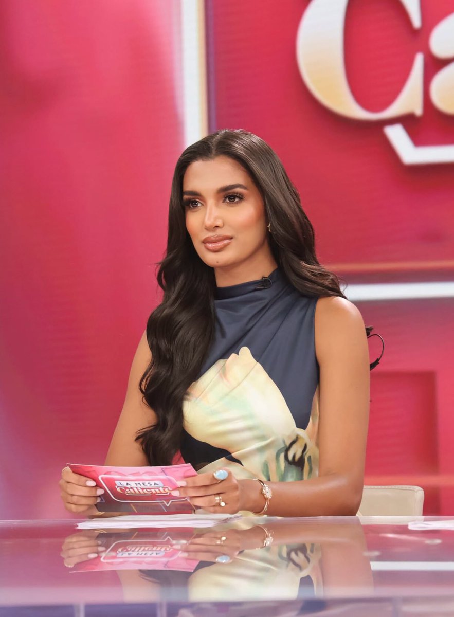 Katherineecf's tweet photo. Porque soy bonita y todo.🤪❤️‍🔥✨

#CelineeSF #CelineeSantos #TeamCelinee #LCDLF6 #CelineeGanadora https://t.co/EHTI6mmdll