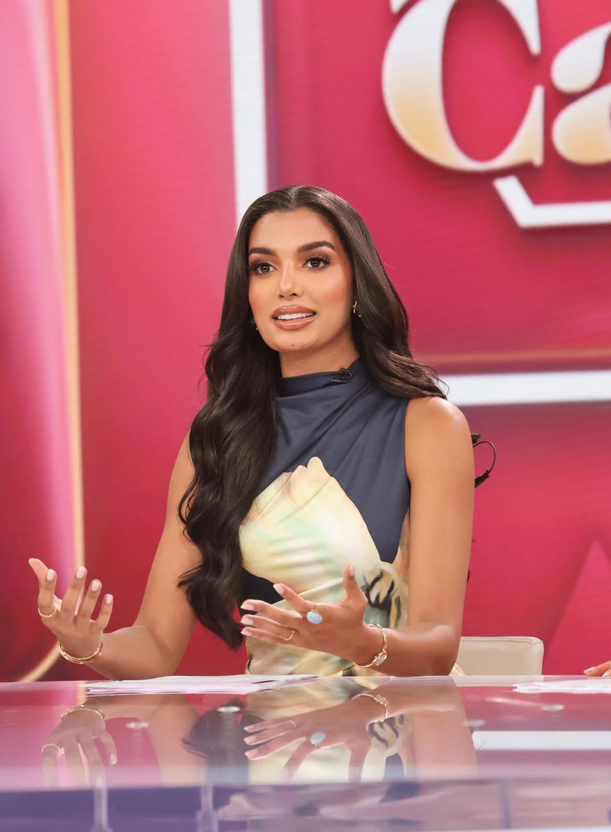 Katherineecf's tweet photo. Porque soy bonita y todo.🤪❤️‍🔥✨

#CelineeSF #CelineeSantos #TeamCelinee #LCDLF6 #CelineeGanadora https://t.co/EHTI6mmdll