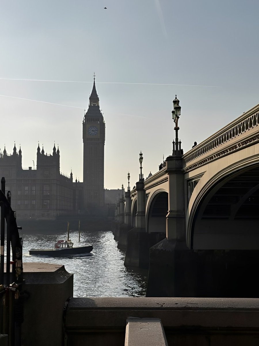 rustedhighway's tweet photo. This past week has been the best so far. I went out a lot with my fiancée and she taught me some photography tricks while we visited some places. London is one of the most enchanting places on earth. https://t.co/rzFlJZd296