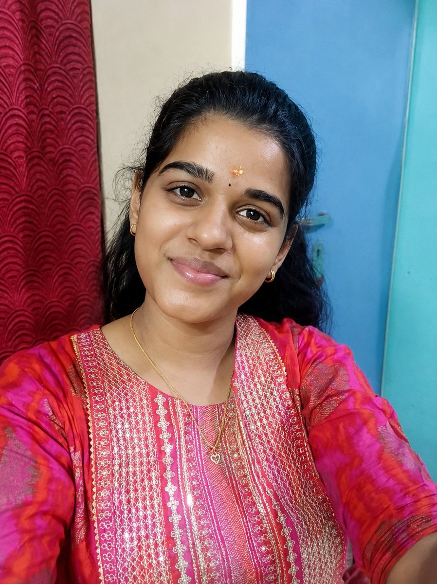 Johnsjohn17154's tweet photo. மீண்டும் மீண்டும் பார்க்க தோன்றும் காட்சிகளை தந்த ரசனைக்காரி 😍😍😋 https://t.co/qgbZS9g605