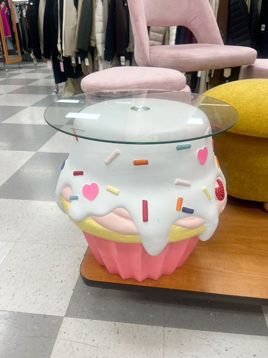 pinksugaryheart's tweet photo. obsessed with furniture that looks like sweets 🧁 https://t.co/T1GSok1TI2