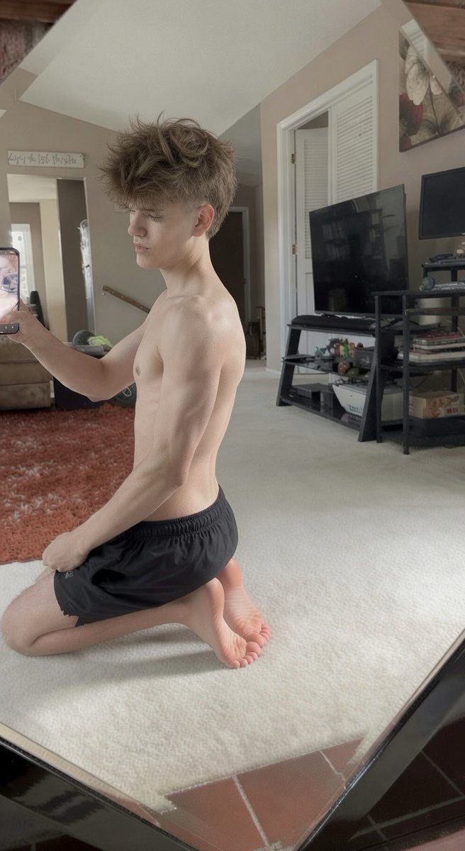 axlaxll_'s tweet photo. Yall be honest do i have cat boy potential 😭 #gay #mlm https://t.co/YqMSnPP60u