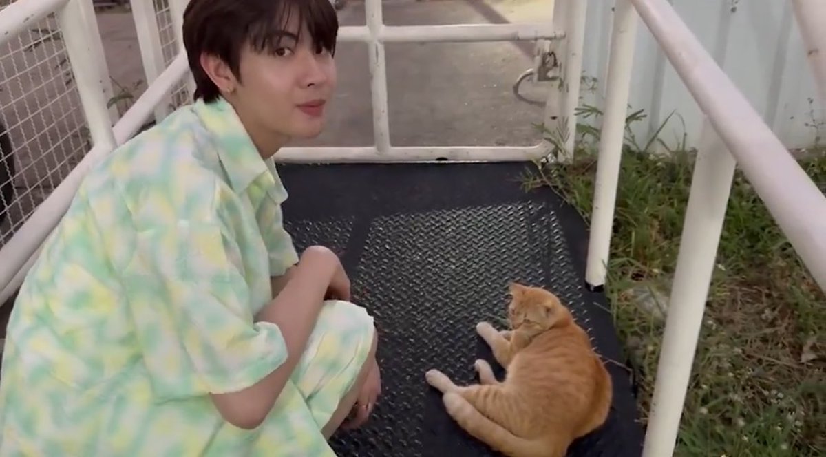 emflaek's tweet photo. นึกถึงเมนชั่นเติ้ลเฟิร์สวันคลิปนั้นเลยยยย กลิ่นเดียวกันมาก ฮึกฮือออออออ สายตาฮีเติ้ลเคยเอ็นดูยังไงก็ยังคงเอ็นดูอย่างงั้น พี่ไม่เปลี่ยนหรอก😭😭😭😭😭😭

#TleFirstone #เติ้ลเฟิร์สวัน https://t.co/KR3oNoTV6S