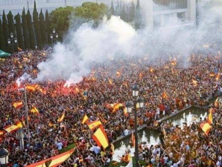Cyllan174's tweet photo. @Proserpinasb No hablaré por los vascos, pero de los catalanes ya te digo que no tienes ni idea...
Barcelona 2016 👇🏻 https://t.co/HX1TYWSZGr