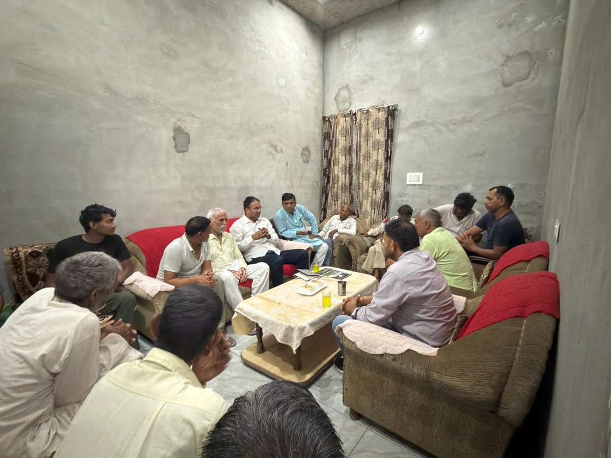 sandeepazadhr's tweet photo. संगठनात्मक शक्ति केंद्र बैठक, खरड़ 
बरवाला (हांसी)
@BJP4Haryana 
@NayabSainiBJP 
@bjparchanagupta 
@PhanindranathS3 https://t.co/ajZWRtBNVv