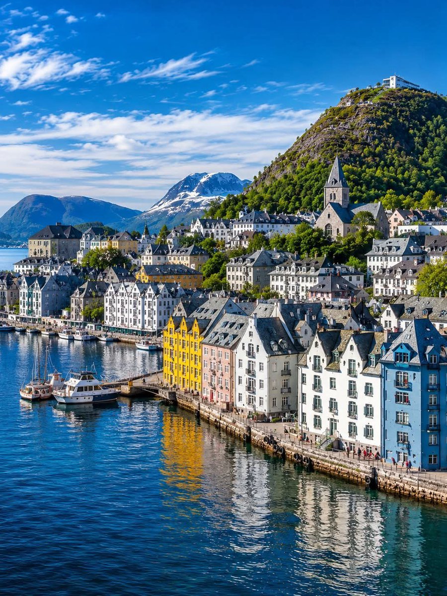_travel__vibes's tweet photo. Ålesund, Norway 🇧🇻 🤍 https://t.co/Jt6IdpRA19