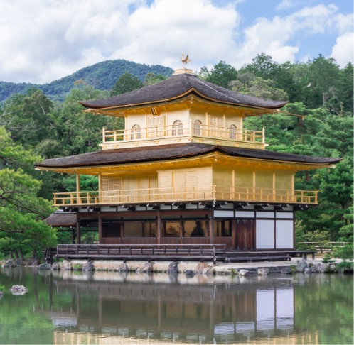 WHtc52914's tweet photo. #ポストモダン建築 #国宝
日本の三大閣
　金閣寺（近代建築、世界遺産）
　銀閣寺（国宝、世界遺産）
　飛雲閣（国宝、世界遺産）

金閣寺は1950年放火事件で全焼、オリジナル建物が失われ、創建当時の姿に復元されたから国宝にはなれない

船の体育館は2026年解体騒動、残れば国宝 https://t.co/d6H9v60i3Q