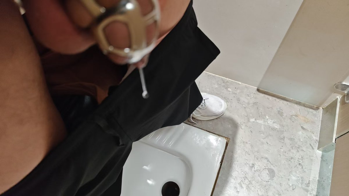 Hendrix84's tweet photo. 和骚🏧奴玩飞行棋，给骚🐶玩到流精，最终到达终点，获得🐶爹的自产自销喝圣水视频和自插视频🤪🤪 https://t.co/tX3Y15MM2h