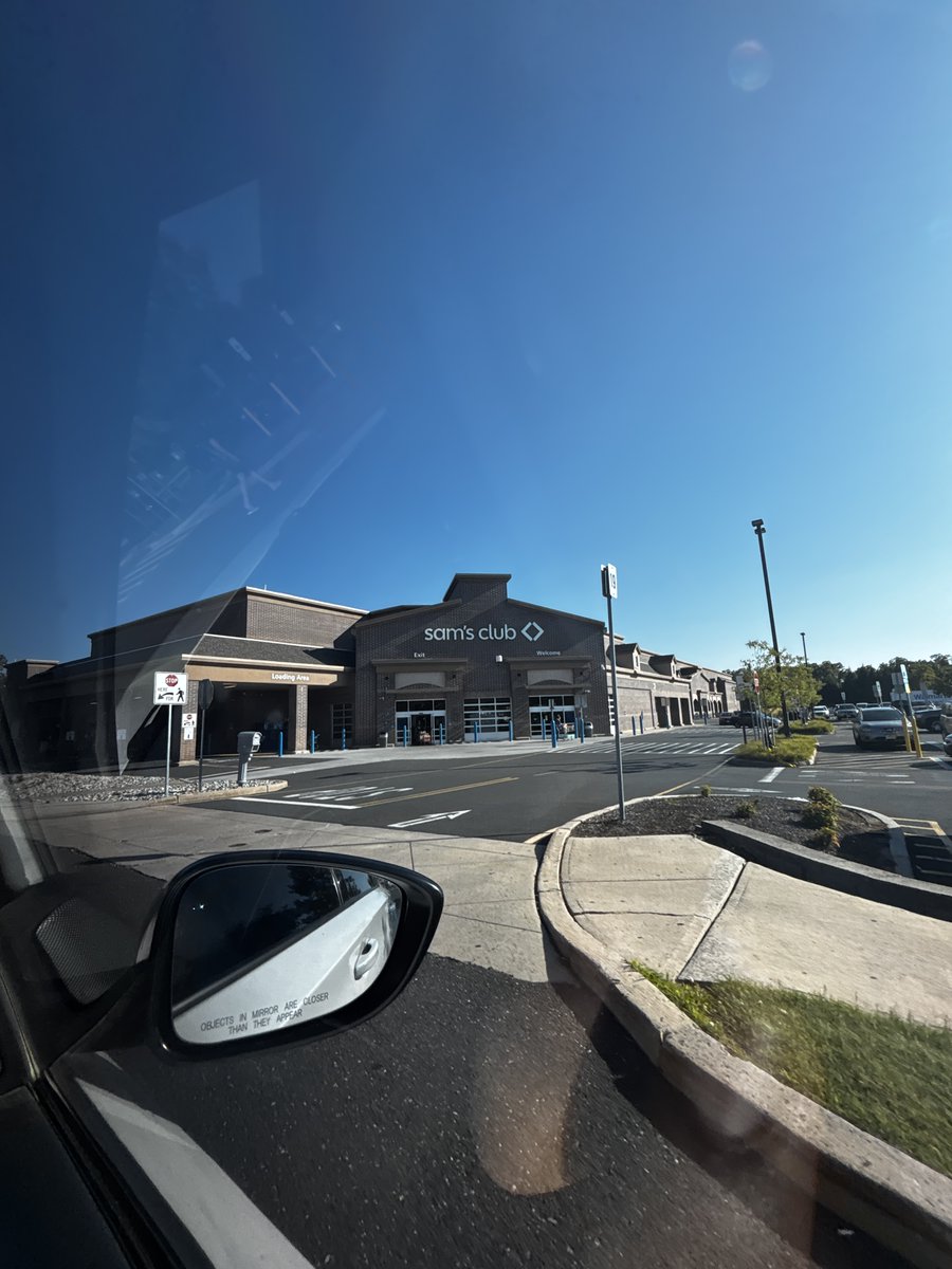 GenesisAIOGroup's tweet photo. 5:45PM, Sam's Club Freehold, NJ
Looks like a dead zone. Nobody around, not hyped up. Until you make a move. Shortly after, people were already waiting around. Undetected. 
Should people always be outside waiting if they're waiting for something?
Or should the community come together at opening and figure it out.

#PokemonTCG #AscendedHeroes