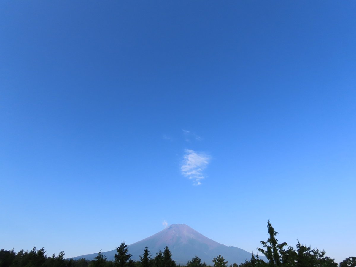 shinya_65's tweet photo. 2026/7/21(火)
今朝の #富士山
晴天 気温19度

#山梨県
#富士北麓
#イマフジ
#イマソラ https://t.co/YgJG18KzGw