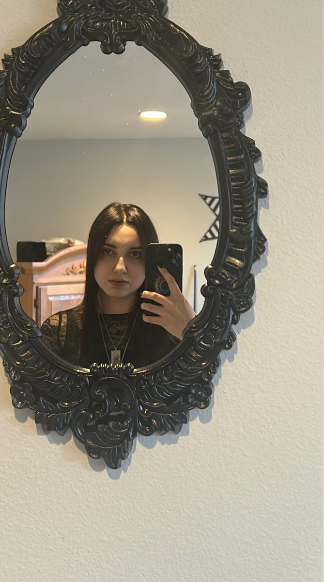 stevens_crissy's tweet photo. Cunty vibes 🖤🪞👩🏻 https://t.co/xAif4CFkZb