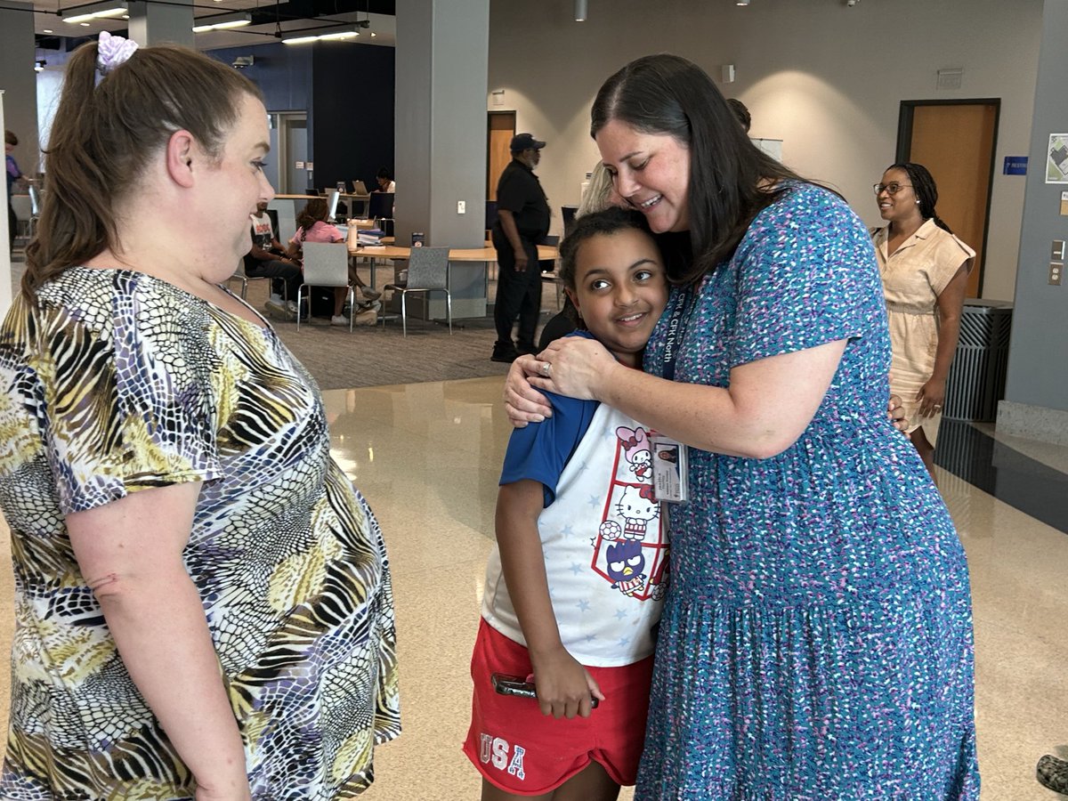 R2Magnets's tweet photo. You still have a few more minutes to meet the new principal for @CFK_CFKN at R2i2 @RichlandTwo. @jlhteachsc will be there until 6:30pm. https://t.co/JwRPpFSnDv