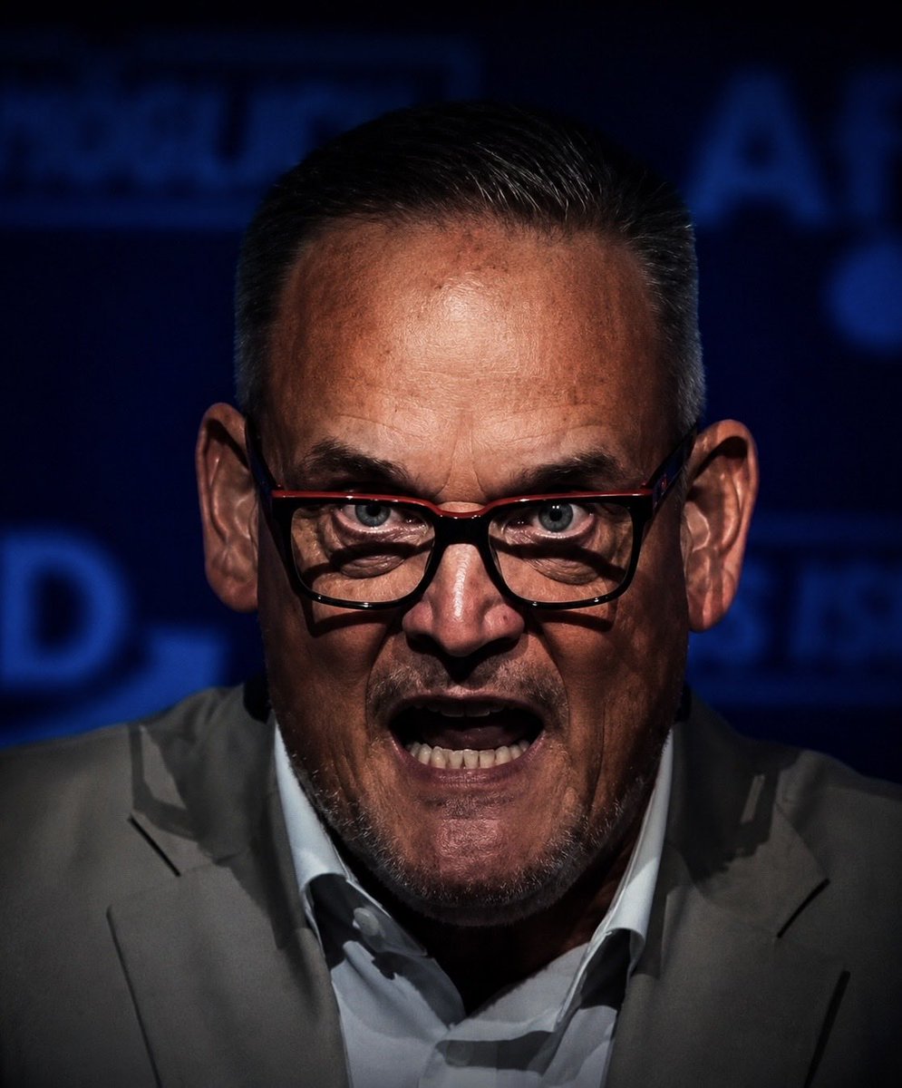 AndreasHilft's tweet photo. Martin Reichardt muss man gar nicht mit Gutachten erklären. Er erklärt sich selbst. 

Er nennt die #AfD den „Rammbock des Volkes“, spricht vom „Machtkartell“, beschimpft #Journalisten als „linke Lohnknechte“, nennt #Corona-Maßnahmen „Impfterror“ und fordert einen radikalen Umbau von #Medien, #Migration und staatlich geförderten Demokratieprojekten. 
 
Das sind keine Zitate von Kritikern, sondern seine eigenen Worte und politischen Forderungen. 

Wer wissen will, wofür Reichardt steht, muss weder dem #Verfassungsschutz noch irgendwelchen Kommentatoren glauben – es reicht, ihm zuzuhören.

#MartinReichardt #AfD #Rechtsextremismus #Demokratie #PolitischeDebatte