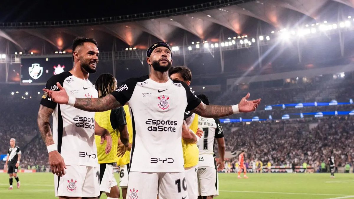 luanaraujo90's tweet photo. Se o Memphis renovar reduzindo o salário na situação atual do clube, uma galera aí que gosta de gritar vai precisar sim repensar o que acha sobre a relação do holandês com o clube, hein?

Tá mostrando mais respeito pela instituição que muito jogador que a galera lambe por aí. https://t.co/QSltgt91Hn