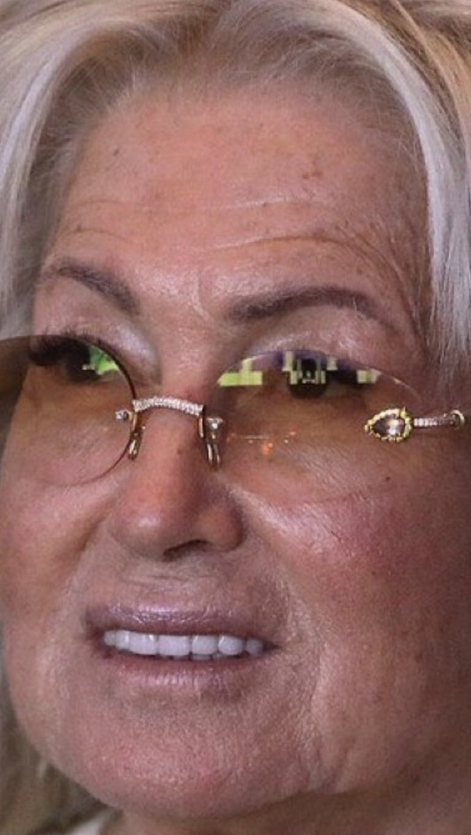 gratefuldoug's tweet photo. @ggreenwald It’s all in the 👁️ eyes. Window🪟of the soul… & THE soulless! That Stepford sister stare of her’s is a bit unnerving.
Hmmm 🤔
& methinks she’s not a little innocent waif either. Likely REALLLLLY LOVES 💕🥰 BIBI… & LG’s b buddy Vlad Zelenskyy 😈 too! #theBigClub #zioCONS https://t.co/jlq46O7FbM