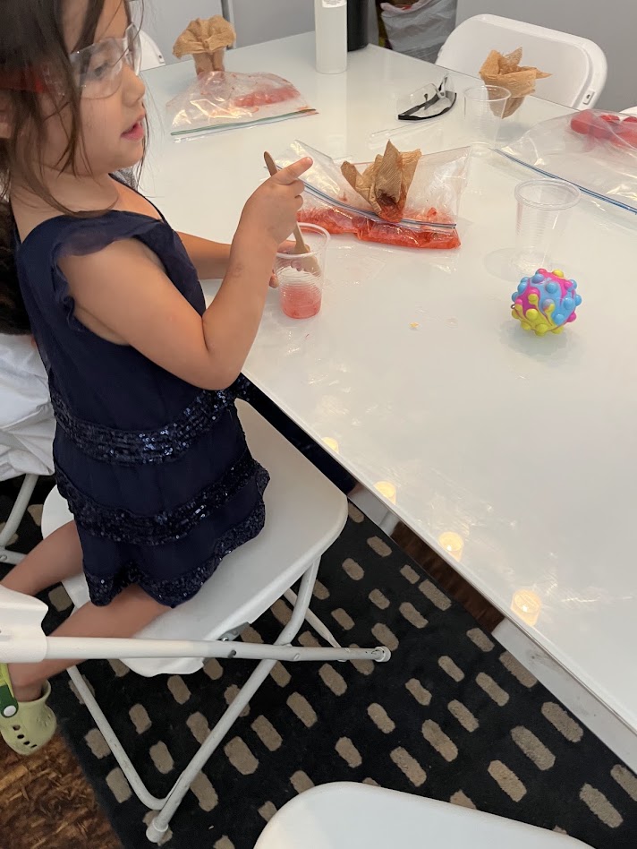 stemkidsnyc's tweet photo. 🔬🍓 Students at STEMXPlorers' Innovation Lab became scientists today! They explored DNA with strawberry extractions &amp; DNA ladders, coded stories in ScratchJr 💻, built paper circuits ⚡, and designed paper robots 🤖. A fun-filled day of hands-on STEM learning!
#STEMKidsNYC https://t.co/4w3DAhyNVz