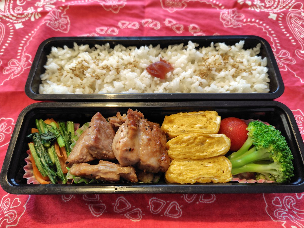 rabbit_riceears's tweet photo. 今日のお弁当。

豚ねぎ塩焼き
卵焼き
小松菜にんじん炒め
ブロッコリーとミニトマト
🥦🍅

野菜、また高いなぁ〜😢

#お弁当 https://t.co/rnDNTG3sgP