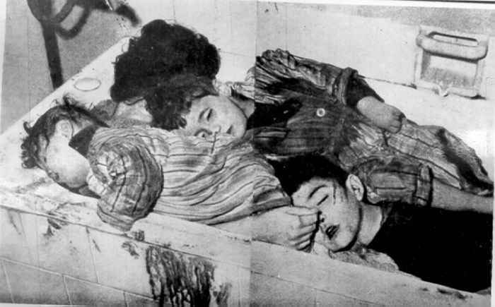 sabahatakkiraz's tweet photo. 1963’de Kıbrıs Türk’üne bunu yapanların Kurtuluş Savaşında neler yaptığını hayal edemiyorum!
“Yunan kazansaydı keşke” öyle mi? https://t.co/P2JXFH9KAn