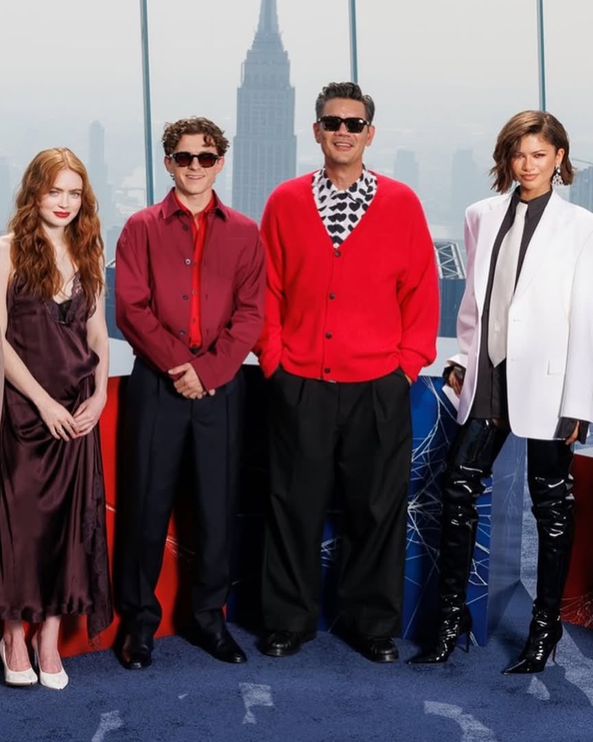 Deedsmag's tweet photo. Zendaya joined the #SpiderManBrandNewDay cast members for a photocall in New York City✨ https://t.co/8FdFR4jJ0j