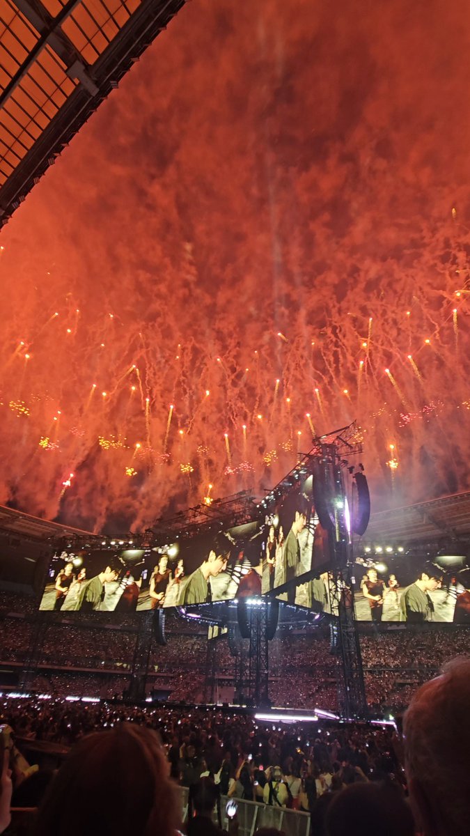 7hue_'s tweet photo. j'ai enfin fini de mettre toutes mes videos des concerts en ligne, si certains veulent aller les voir où les enregistrer dans leur regarder plus tard je vous laisse les liens 🫶

d1 : https://t.co/mvGxt4hZoD
d2 : https://t.co/uJ07exQ21N

+ https://t.co/MN5V1UMKJ4