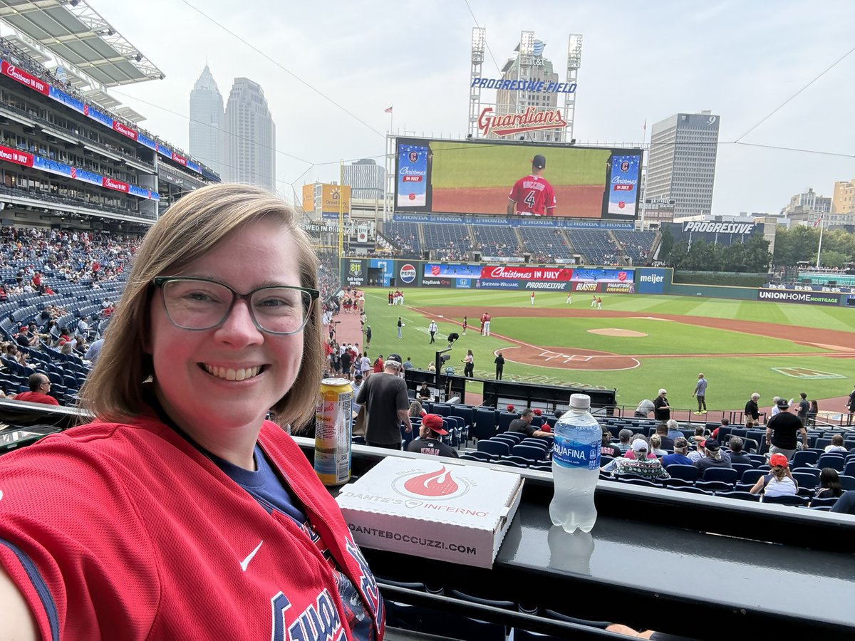 meg 🦔❤️💙⚾️ tweet media