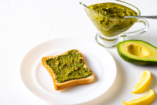 t8mouw's tweet photo. Just made a cozy avocado toast with a sprinkle of chili flakes for a quick weekday lunch—simple, tasty, and packed with energy!， https://t.co/SecHdnxTMS
